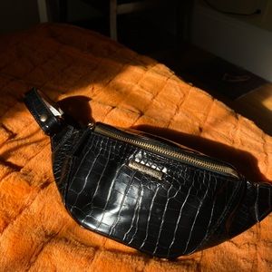 Vince Camuto Fanny pack